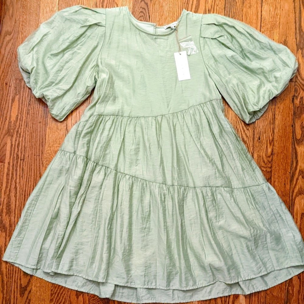 NWT Moon River dress, size small, light green, puff sleeves, mini, smock style